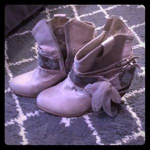 ✨buckle short boots worn once ✨